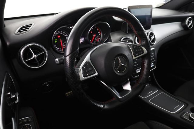 Mercedes Benz Cla image 5