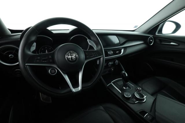 Alfa Romeo Stelvio image 3