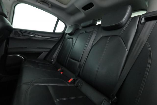 Alfa Romeo Stelvio image 7