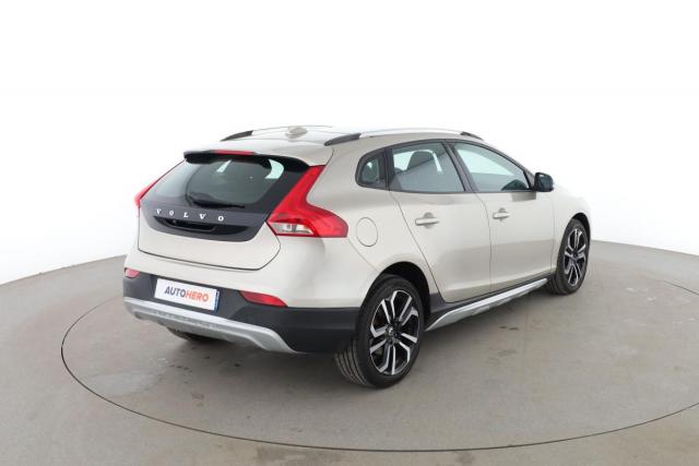 Volvo V40 Cross Country image 1