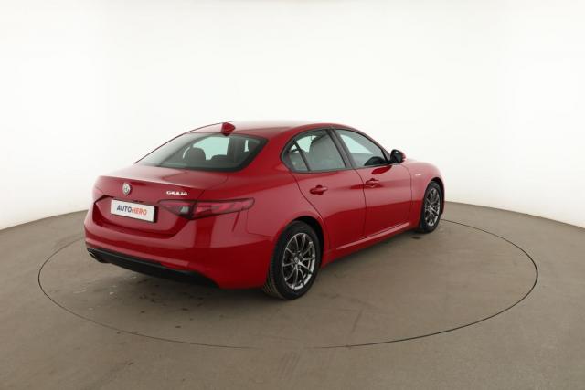 Alfa Romeo Giulia image 8