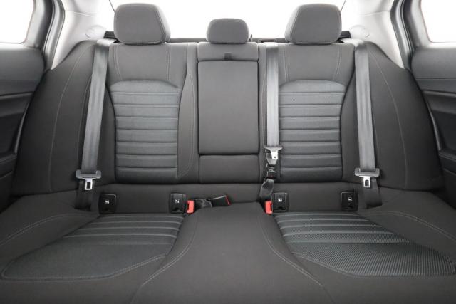 Alfa Romeo Giulia image 2