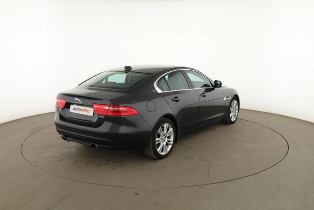 Jaguar Xe image 3