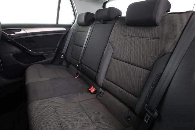 Volkswagen Golf image 9