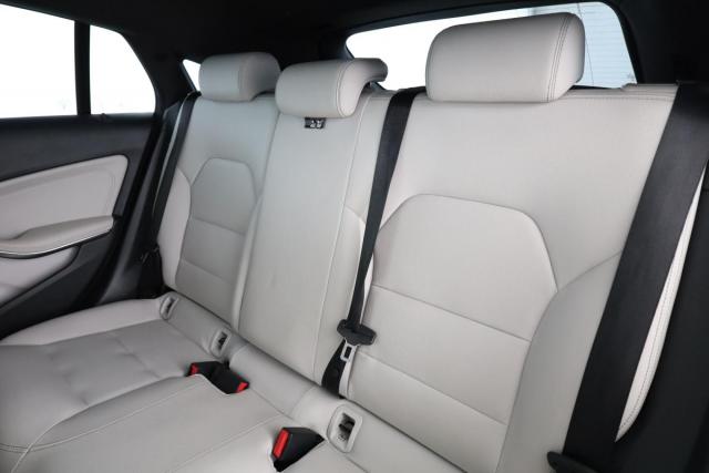 Mercedes Benz Cla Shooting Brake image 9