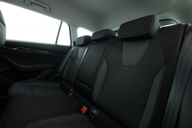 Skoda Octavia image 2