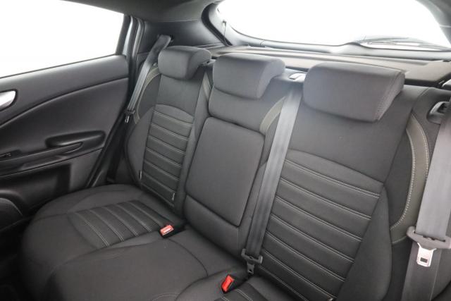 Alfa Romeo Giulietta image 8