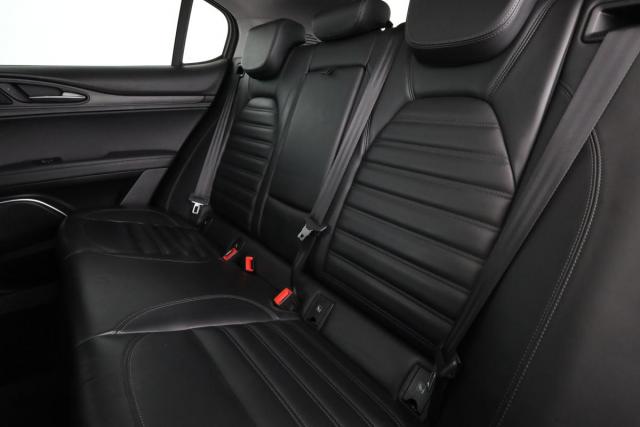 Alfa Romeo Stelvio image 1