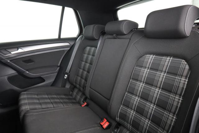 Volkswagen Golf image 9