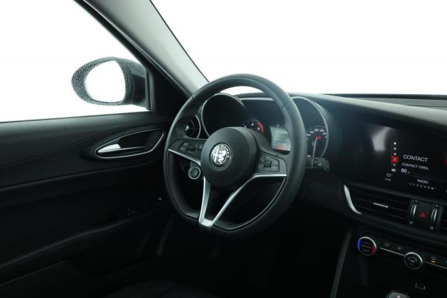 Alfa Romeo Giulia image 7