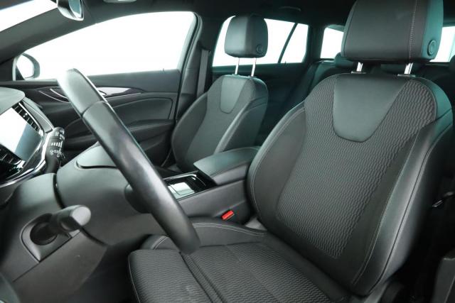 Opel Insignia Sports Tourer image 8