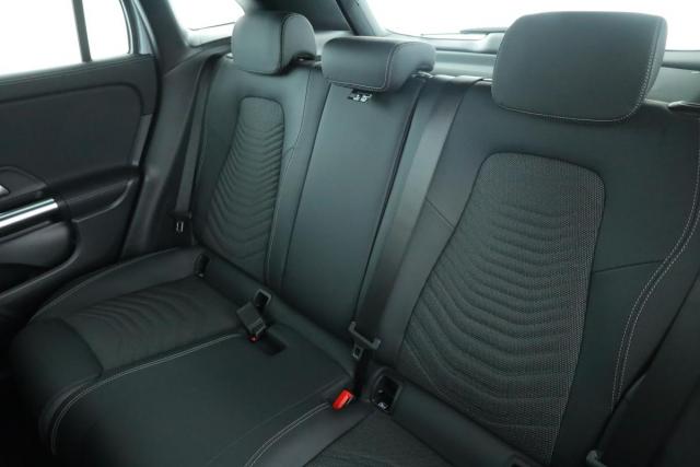 Mercedes Benz Gla image 2
