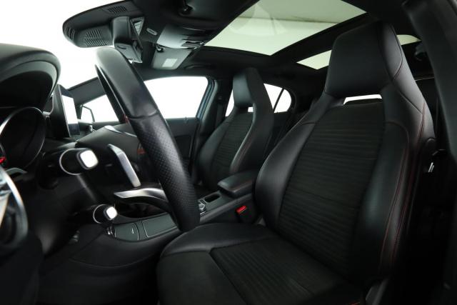 Mercedes Benz Gla image 9