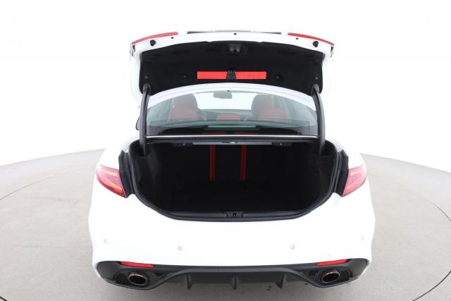Alfa Romeo Giulia image 7