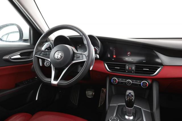 Alfa Romeo Giulia image 8
