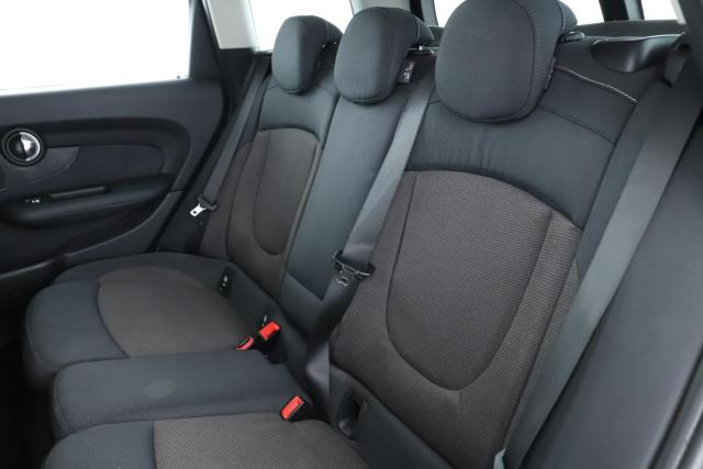 Mini Clubman image 3