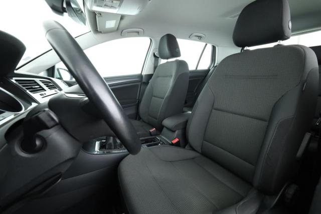Volkswagen Golf image 8