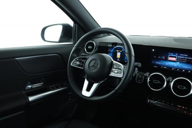 Mercedes Benz Gla image 8