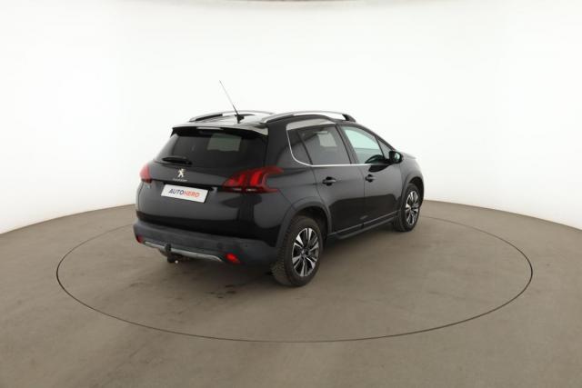 Peugeot 2008 image 2