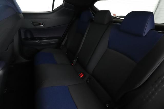 Toyota C-Hr image 9
