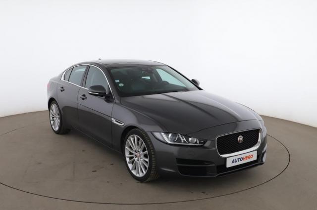 Jaguar Xe image 3