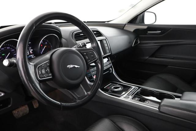 Jaguar Xe image 6