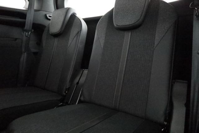 Peugeot 5008 image 2