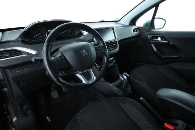 Peugeot 208 image 1
