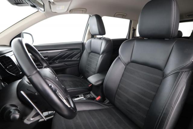 Mitsubishi Outlander image 7