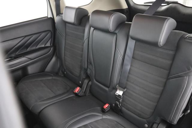 Mitsubishi Outlander image 2