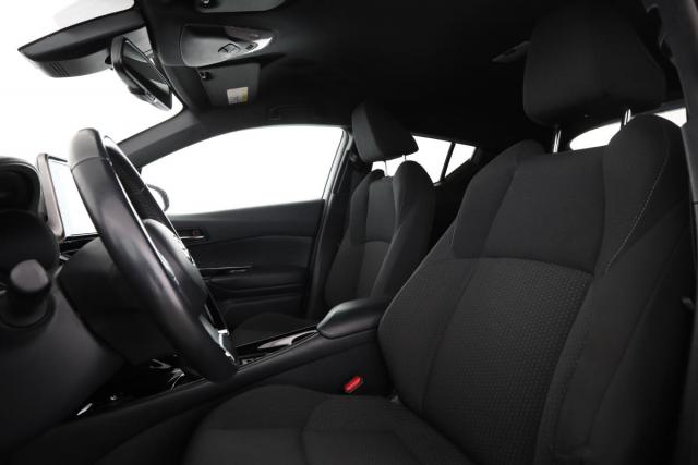 Toyota C-Hr image 6