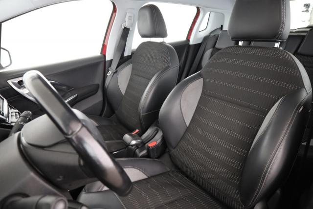 Peugeot 2008 image 2