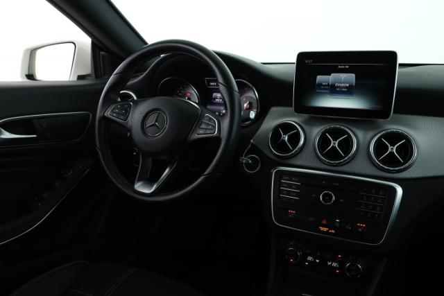 Mercedes Benz Cla Shooting Brake image 6