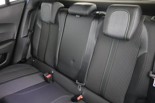 Peugeot 2008 image 8