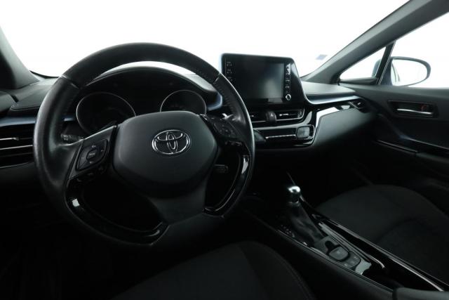 Toyota C-Hr image 7
