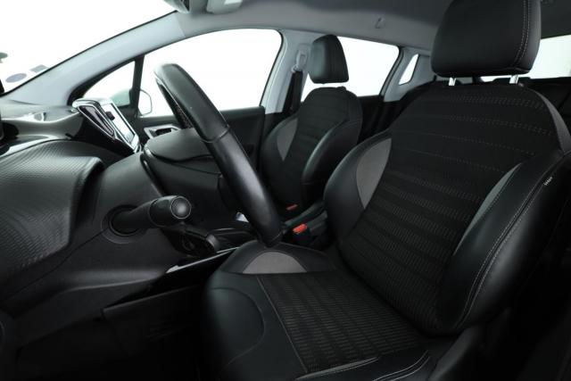 Peugeot 2008 image 8