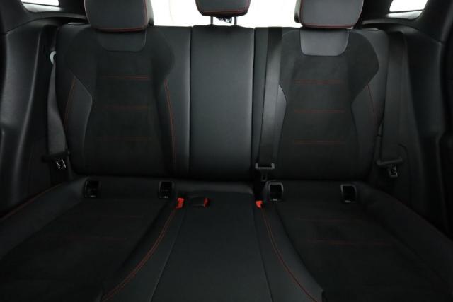 Mercedes Benz Gla image 2