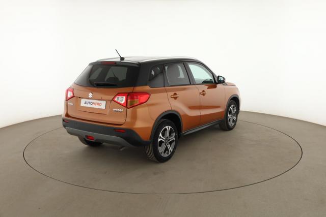 Suzuki Vitara image 8