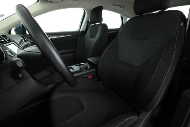 Ford Mondeo image 9