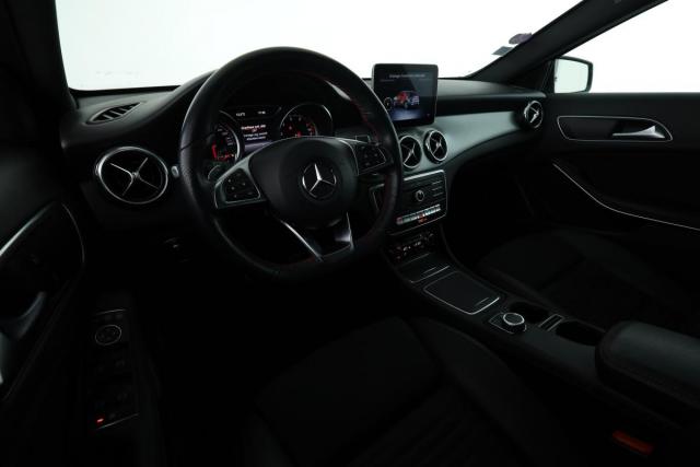 Mercedes Benz Gla image 1