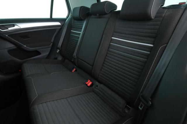 Volkswagen Golf image 6