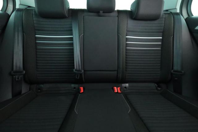 Volkswagen Golf image 8