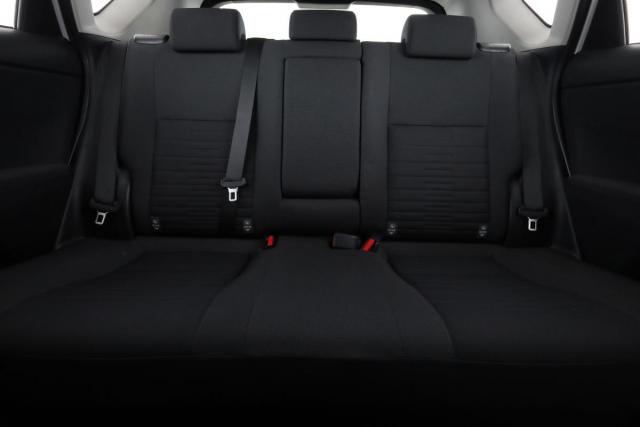 Toyota Auris image 2