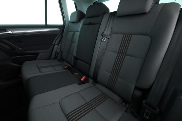 Volkswagen Golf Sportsvan image 2