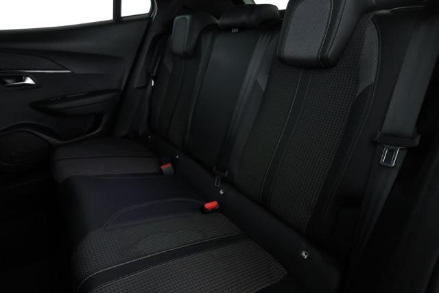 Peugeot 2008 image 8