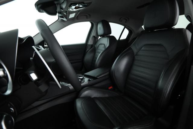 Alfa Romeo Giulia image 5