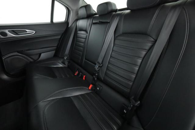 Alfa Romeo Giulia image 9