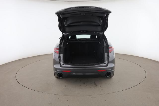 Alfa Romeo Stelvio image 6