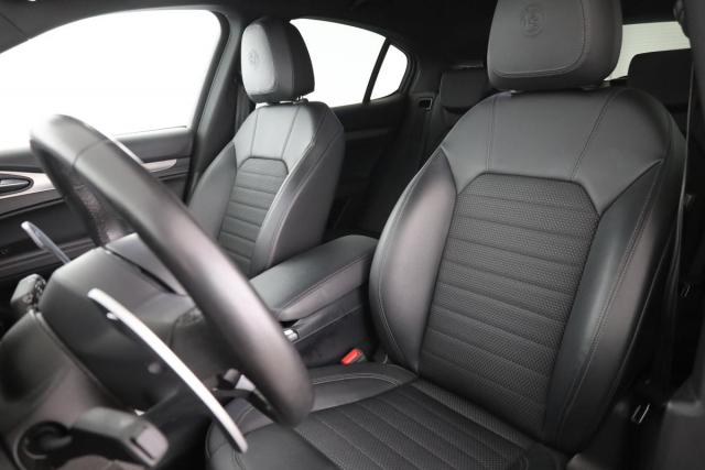 Alfa Romeo Stelvio image 7