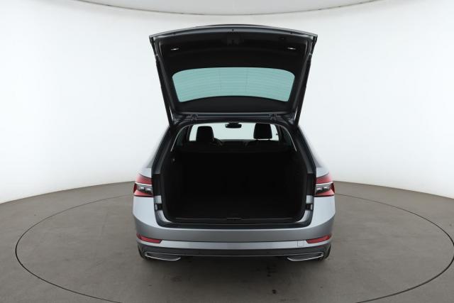 Skoda Superb Combi image 1